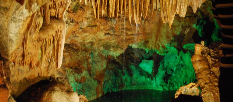 Interior das grutas da Mira d'Aire